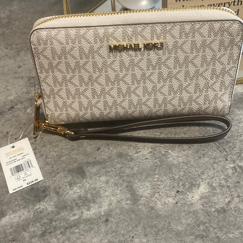 Michael Kors Purse Wallet Jet Set
Travel Continental Vanilla